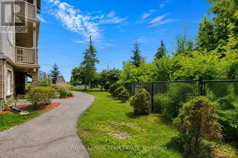 366 Wood Acres Grove Ottawa ON K1T 0M7