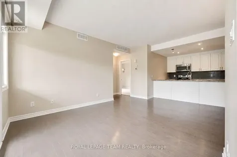 366 Wood Acres Grove Ottawa ON K1T 0M7