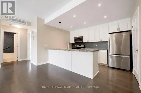 366 Wood Acres Grove Ottawa ON K1T 0M7