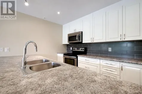 366 Wood Acres Grove Ottawa ON K1T 0M7