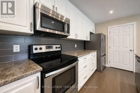 366 Wood Acres Grove Ottawa ON K1T 0M7