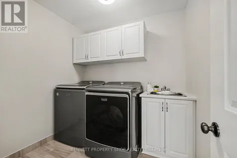599 Rockrose Way Ottawa ON K1T 3T8