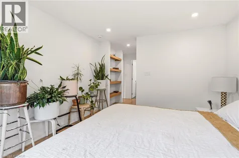 332 Newbold Court Burlington ON L7R 2Y6