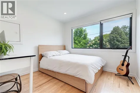 332 Newbold Court Burlington ON L7R 2Y6