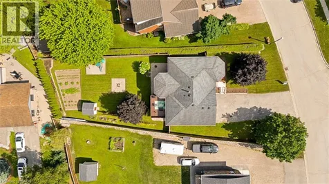 11 Bonniewood Drive Mapleton ON N0G 1P0