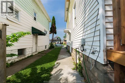 950 Elsmere Windsor ON N9A 2A9