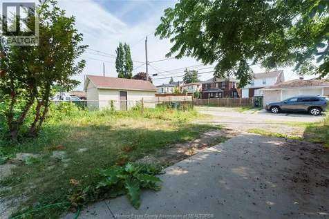 950 Elsmere Windsor ON N9A 2A9