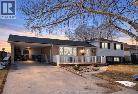 622 Sandra Crescent Wallaceburg ON N8A 2C6