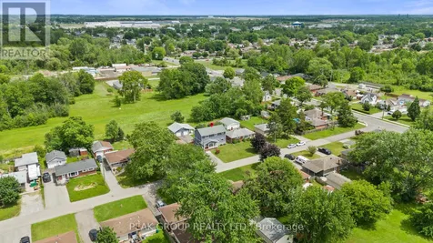 19 Bosnich Avenue Welland (broadway) ON L3C 2W6