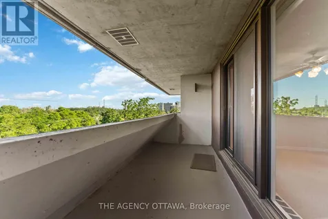 1785 Frobisher Lane Ottawa ON K1G 3T7