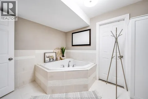 1409 Katella Avenue Windsor ON N8P 1R4