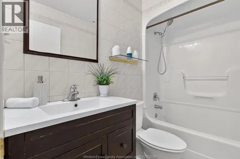 2315 Charl Avenue Windsor ON N8X 2A1