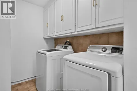 2315 Charl Avenue Windsor ON N8X 2A1
