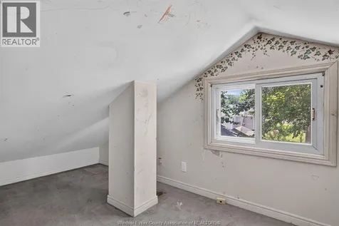 2315 Charl Avenue Windsor ON N8X 2A1