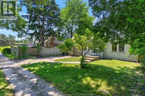 2315 Charl Avenue Windsor ON N8X 2A1