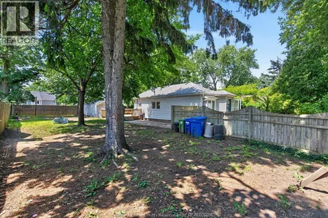 2315 Charl Avenue Windsor ON N8X 2A1