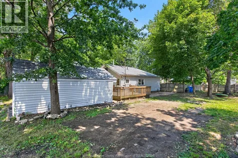 2315 Charl Avenue Windsor ON N8X 2A1