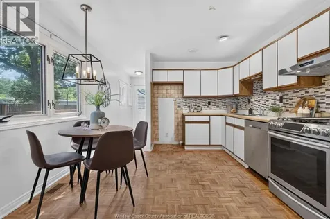 2315 Charl Avenue Windsor ON N8X 2A1