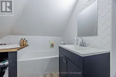 49 Devonshire Place St. Thomas ON N5R 3N2