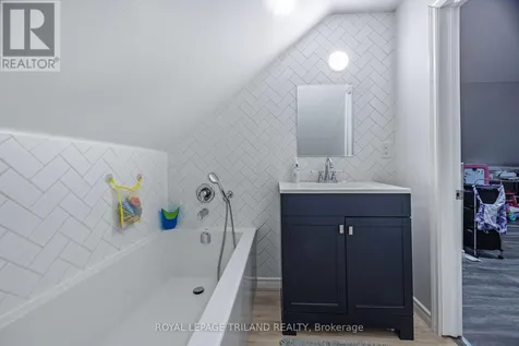 49 Devonshire Place St. Thomas ON N5R 3N2