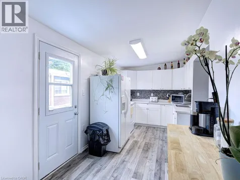 154 Luscombe Street Hamilton ON L9A 2K3