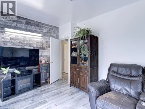 154 Luscombe Street Hamilton ON L9A 2K3