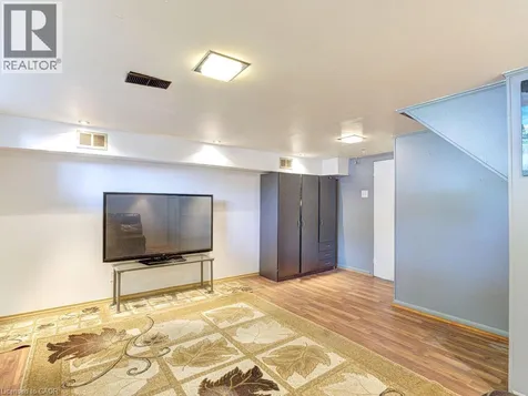 154 Luscombe Street Hamilton ON L9A 2K3
