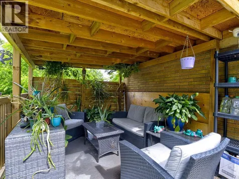 154 Luscombe Street Hamilton ON L9A 2K3