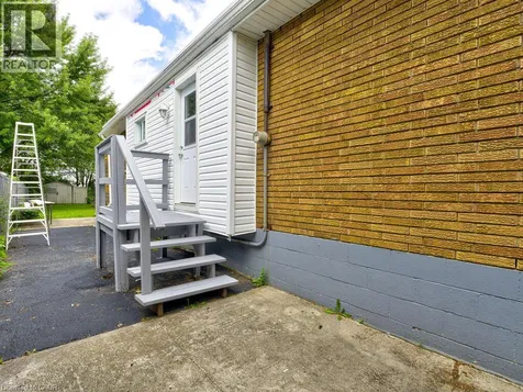 154 Luscombe Street Hamilton ON L9A 2K3