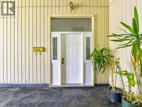 154 Luscombe Street Hamilton ON L9A 2K3