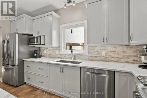 21 Avonmore Crescent Ottawa ON K2G 6J7
