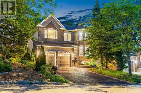 8 Glenrill Place Ottawa ON K2M 2T6
