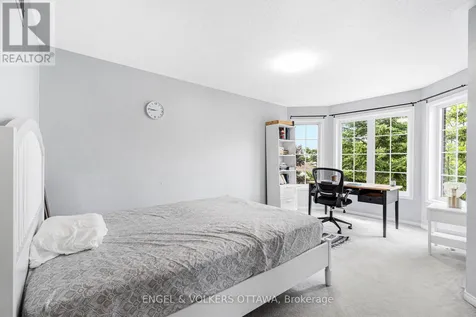 8 Glenrill Place Ottawa ON K2M 2T6