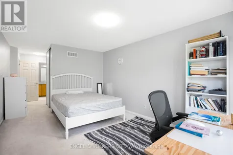 8 Glenrill Place Ottawa ON K2M 2T6