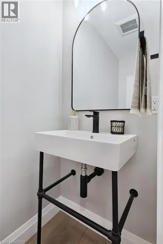 1414 Dewbourne Crescent Burlington ON L7M 1E7