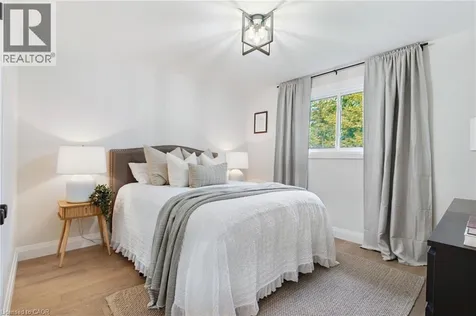 1414 Dewbourne Crescent Burlington ON L7M 1E7