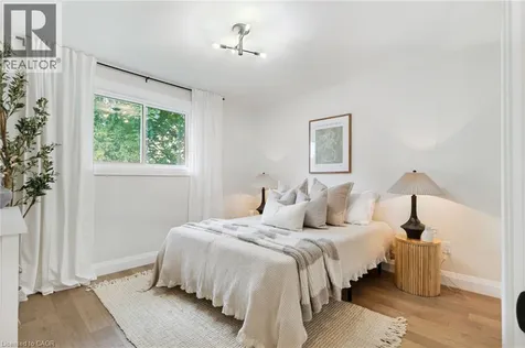1414 Dewbourne Crescent Burlington ON L7M 1E7
