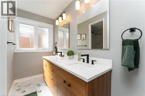 46 Harnesworth Crescent Waterdown ON L0R 2H6