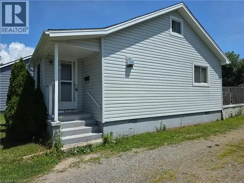 135 Mcarthur Avenue Welland ON L3B 2J8