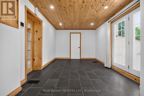 17 Peel Street Penetanguishene ON L9M 1A5
