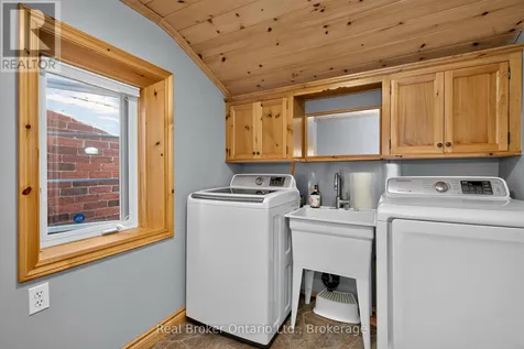 17 Peel Street Penetanguishene ON L9M 1A5
