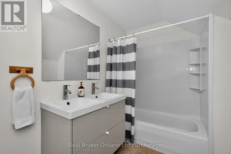 17 Peel Street Penetanguishene ON L9M 1A5