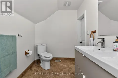 17 Peel Street Penetanguishene ON L9M 1A5