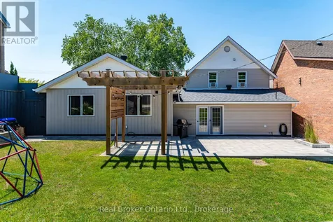 17 Peel Street Penetanguishene ON L9M 1A5