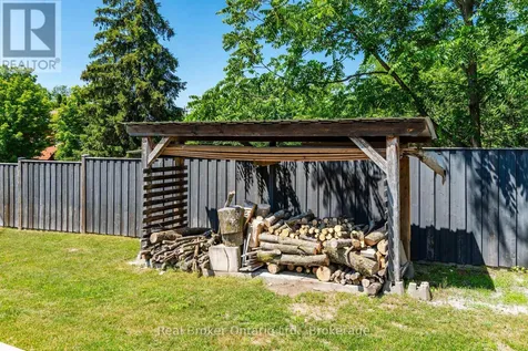17 Peel Street Penetanguishene ON L9M 1A5