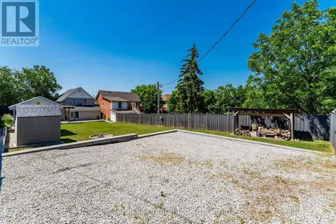 17 Peel Street Penetanguishene ON L9M 1A5