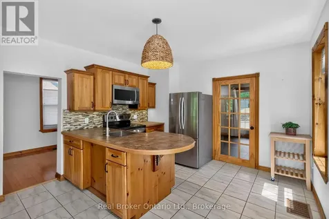 17 Peel Street Penetanguishene ON L9M 1A5