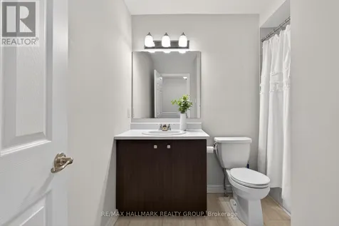 805 Kiniw Private Ottawa ON K1K 4Z4