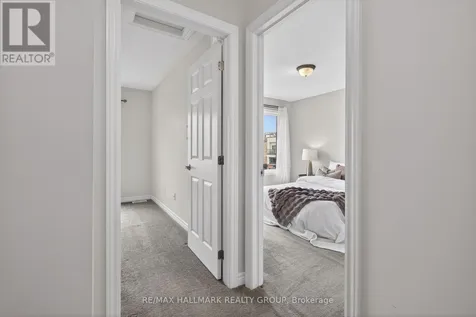 805 Kiniw Private Ottawa ON K1K 4Z4