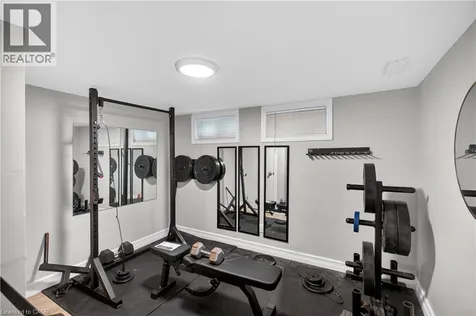 33 Kenwood Crescent Hamilton ON L8T 1W3